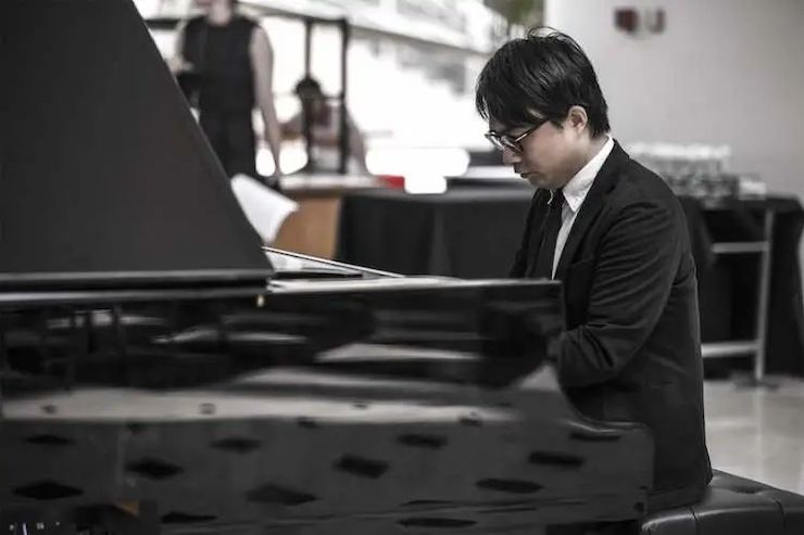 宋思衡的“宅抗疫” | 挑战主播、筹集口罩、闭关作曲，这位取消了20场演出的钢琴家原来这么忙！