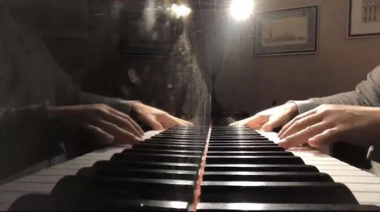 宋思衡的“宅抗疫” | 挑战主播、筹集口罩、闭关作曲，这位取消了20场演出的钢琴家原来这么忙！